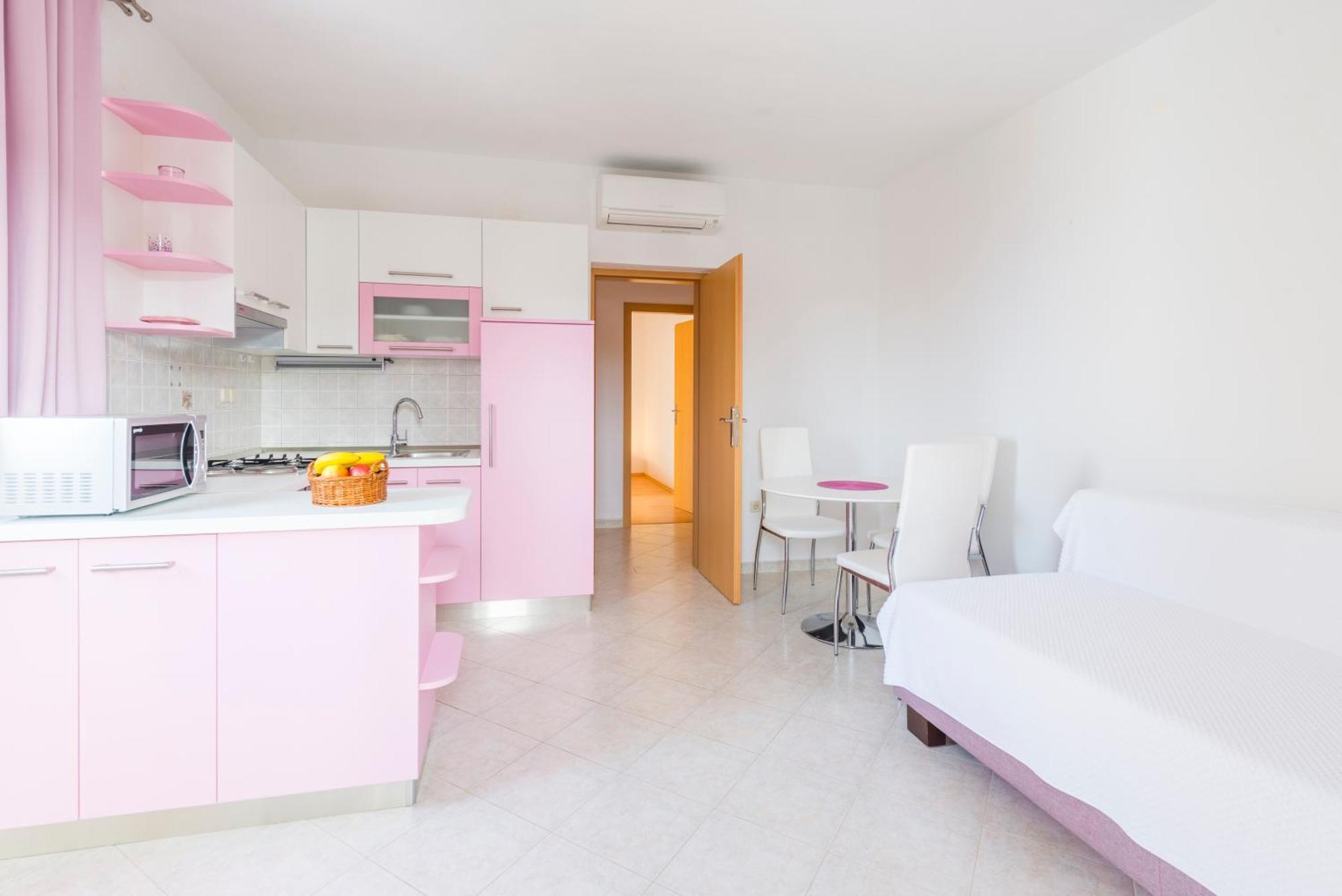 חוואר Apartments Nikolina מראה חיצוני תמונה